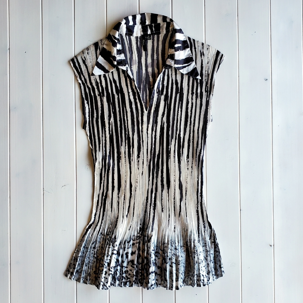 Milano sleevelss collared vneck blouse animal